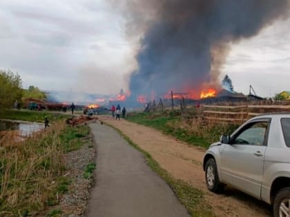 В Башкирии сгорели три дома из-за сильного ветра