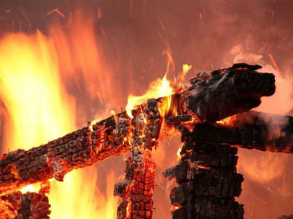 10 человек спасли при пожаре на улице Сипайловской в Уфе