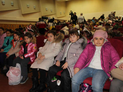 Сегодня в районном Доме культуры прошла новогодняя ёлка для одарённых детей.