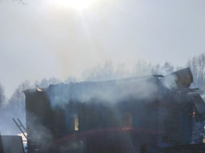 В Башкирии пострадавшую при пожаре женщину экстренно госпитализировали
