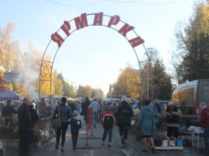 В теплый октябрьский день,5 октября,сегодня, в Дёмском районе Уфы проходит ярмарка выходного дня!