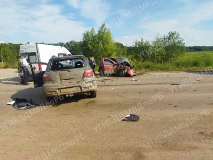 В пригороде Уфы столкнулись две иномарки - двое погибших