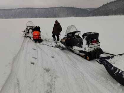 Мужчина и женщина застряли на снегоходе в Нуримановском районе Башкирии