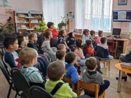 Информ-ревю «В мир знаний – через библиотеку»