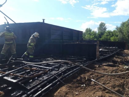 В столице Башкирии загорелась территория судоремонтного завода