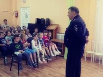 Встреча с инспектором ГИБДД в детском саду №14 г.Благовещенска