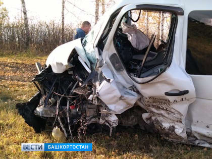 Маршрутка и легковушка лоб в лоб столкнулись в Башкирии: один человек погиб