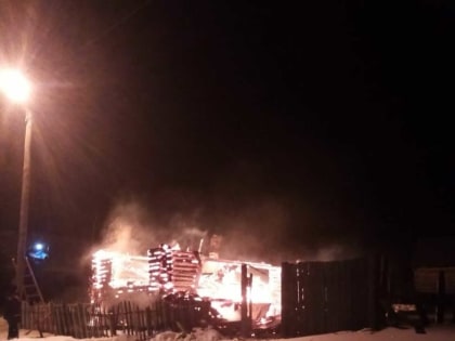 В Башкирии соседи вытащили из горящего дома мужчину. Но медикам не удалось его спасти