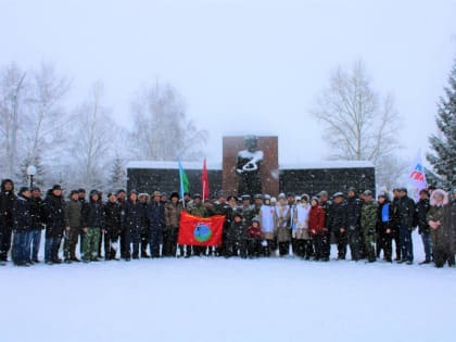 В Альшеевском районе молодогвардейцы организовали торжественное возложение цветов
