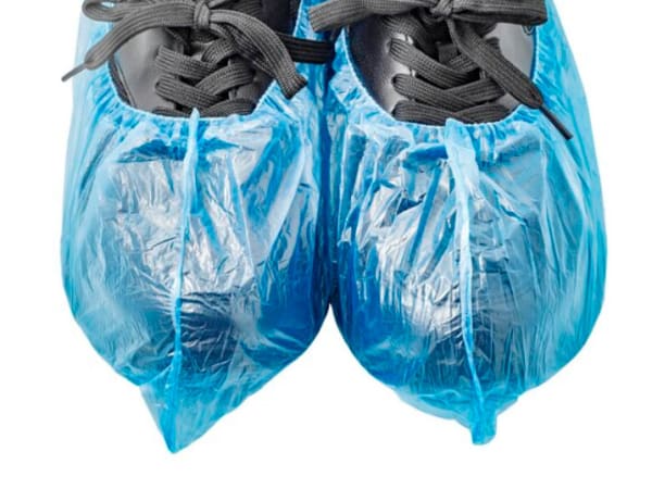 Бахилы в быту: где и как их использовать вне медицинских учреждений