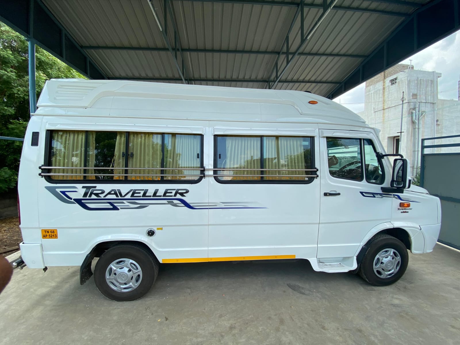 Force Traveller 3350 13-Seater