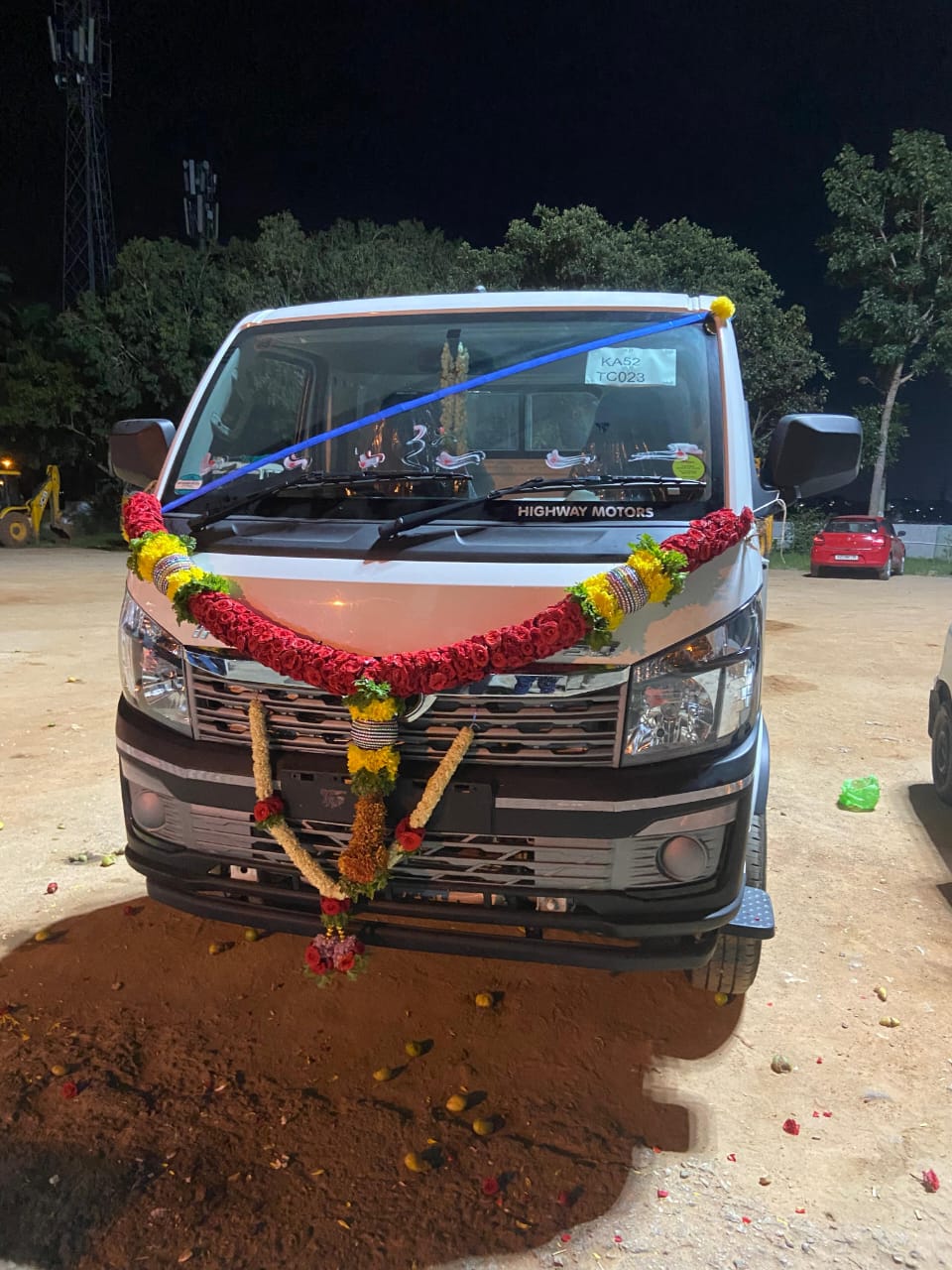 Tata Intra V50 Gold
