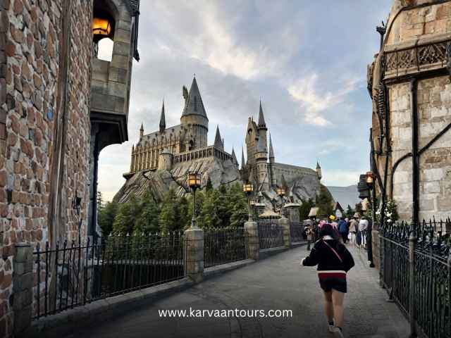 Enchanting view of Hogwarts Castle at Universal Studios Japan under a twilight sky—a must-see attraction for Harry Potter fans.