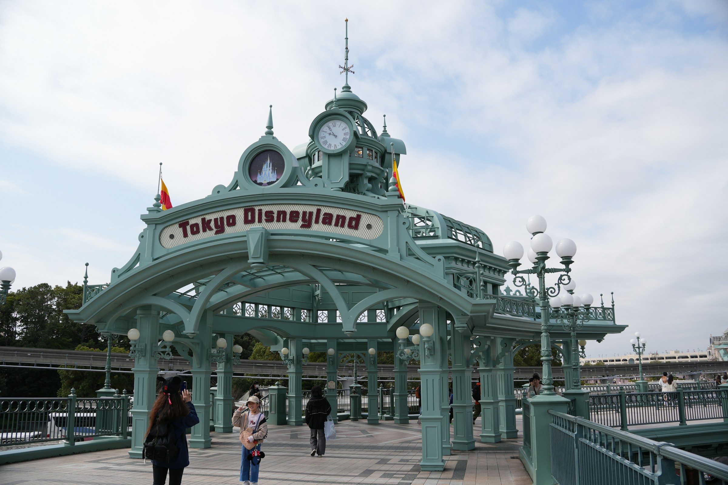 Tokyo Disney Resort Private Tour – Disneyland & DisneySea 1-Day Pass | Instant QR Entry image 2