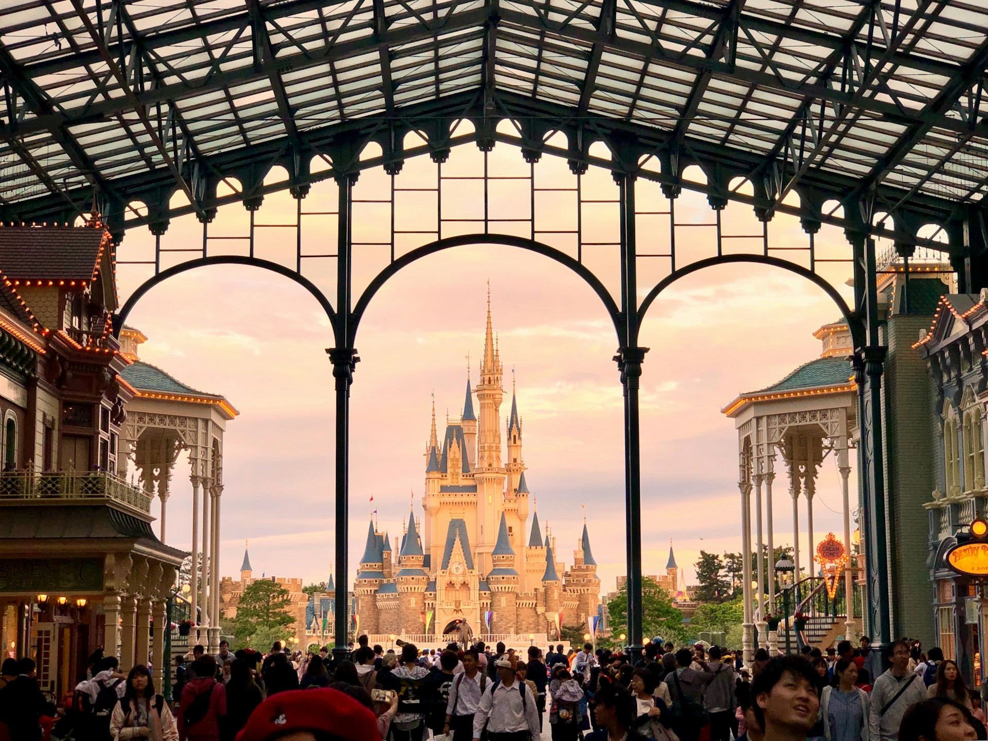 Tokyo Disney Resort Private Tour – Disneyland & DisneySea 1-Day Pass | Instant QR Entry image 4