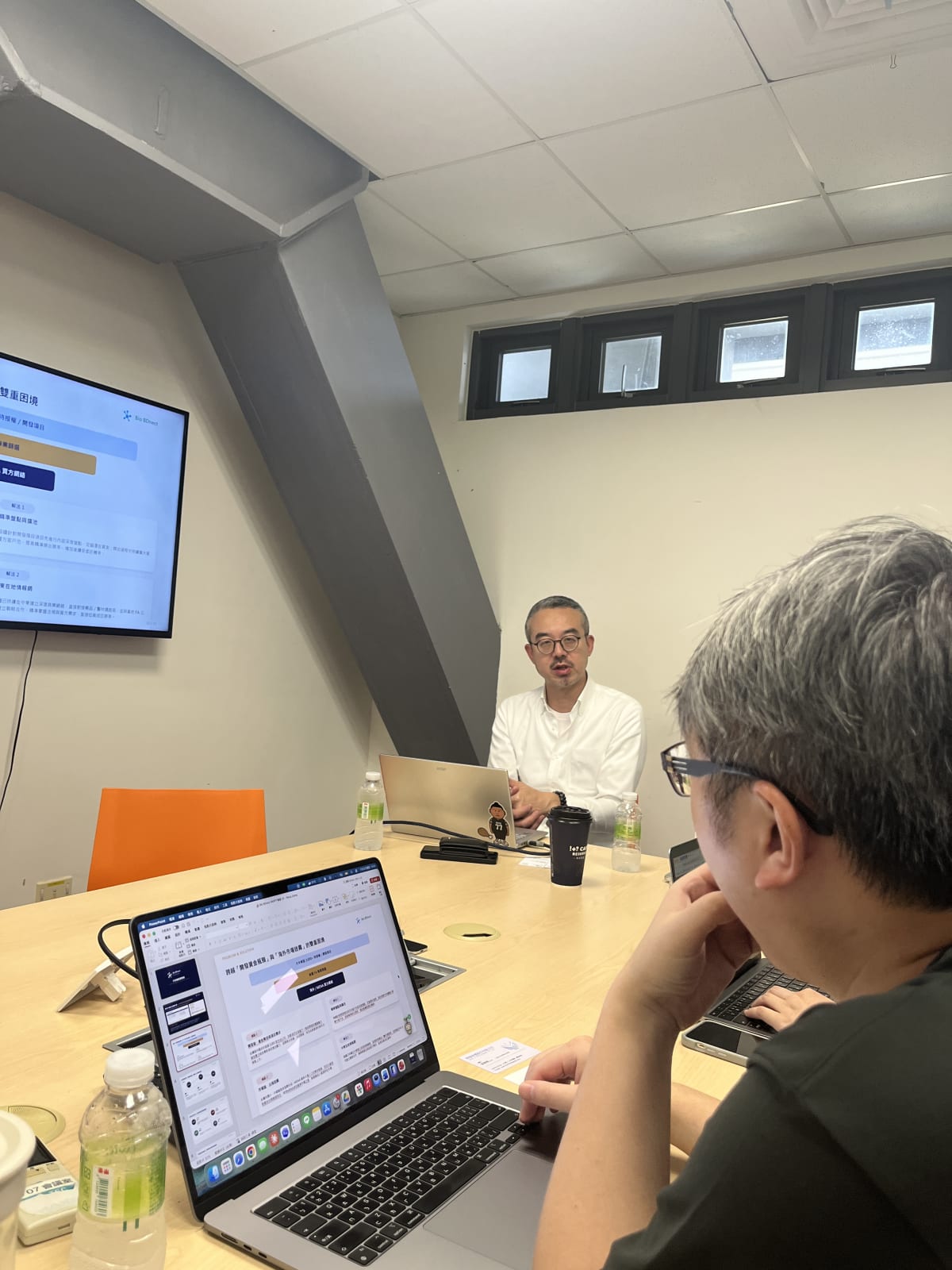 翰疆生技用投影片說明生技出海的雙重困境與募資規劃