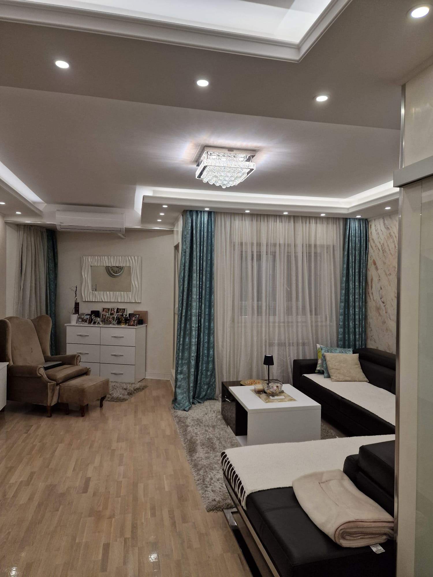 Prodajemo kopletno renoviran dvosoban stan, 73m, Blok 63 - slika 1