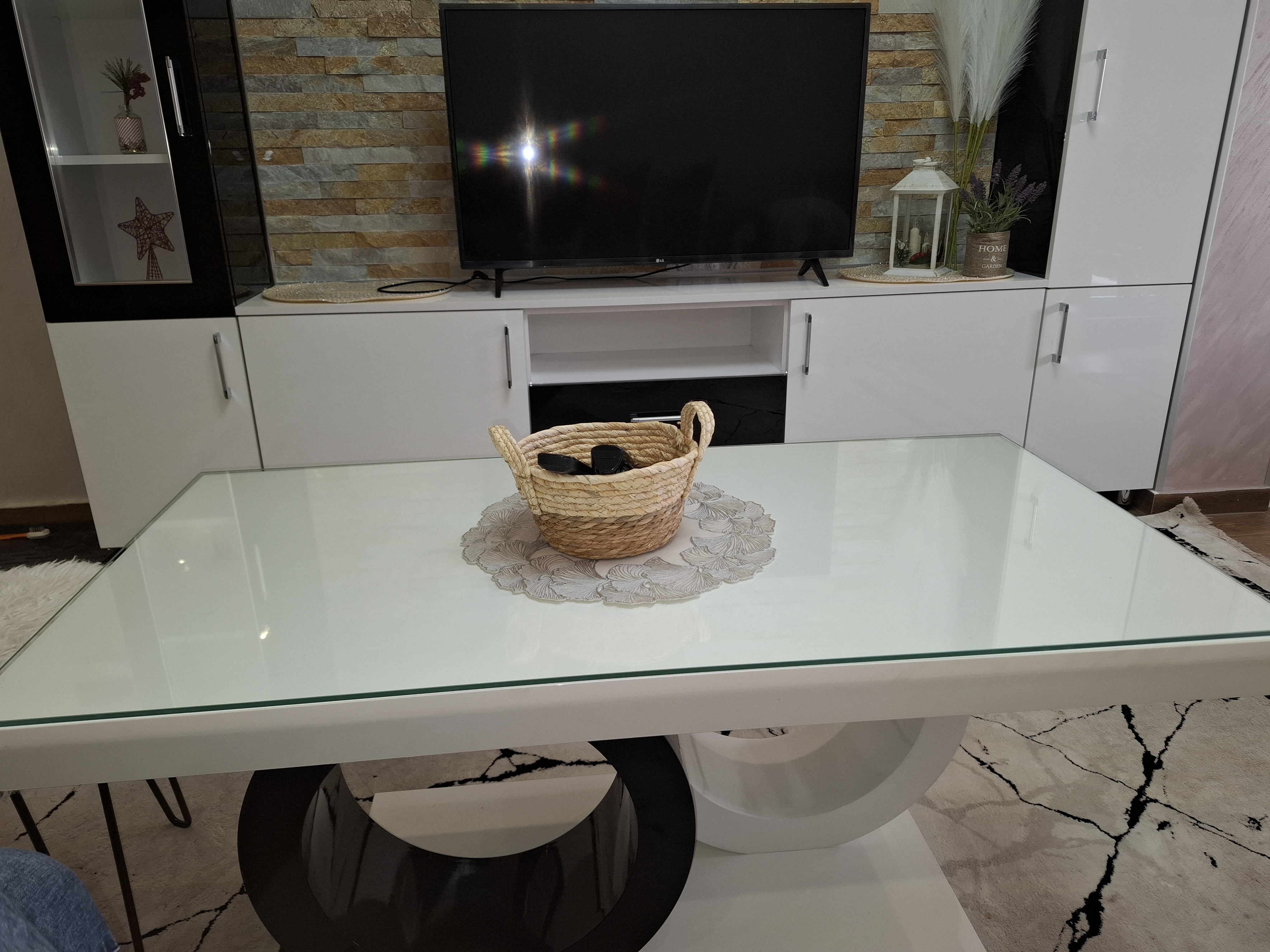 Izdavanje dvosoban stan u novogradnji na Vracaru - slika 1