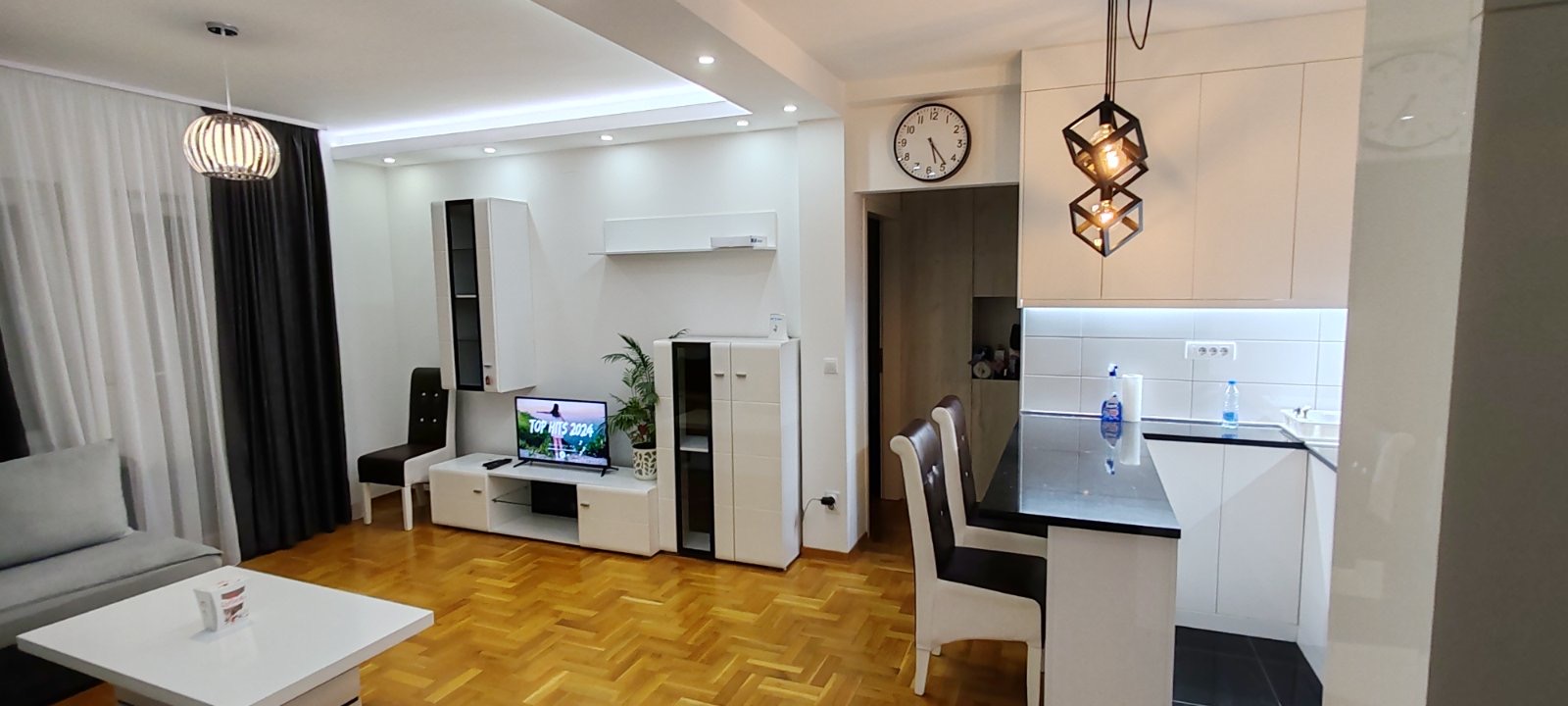 izdavanje dvosobnog stana u Zemunu - slika 1