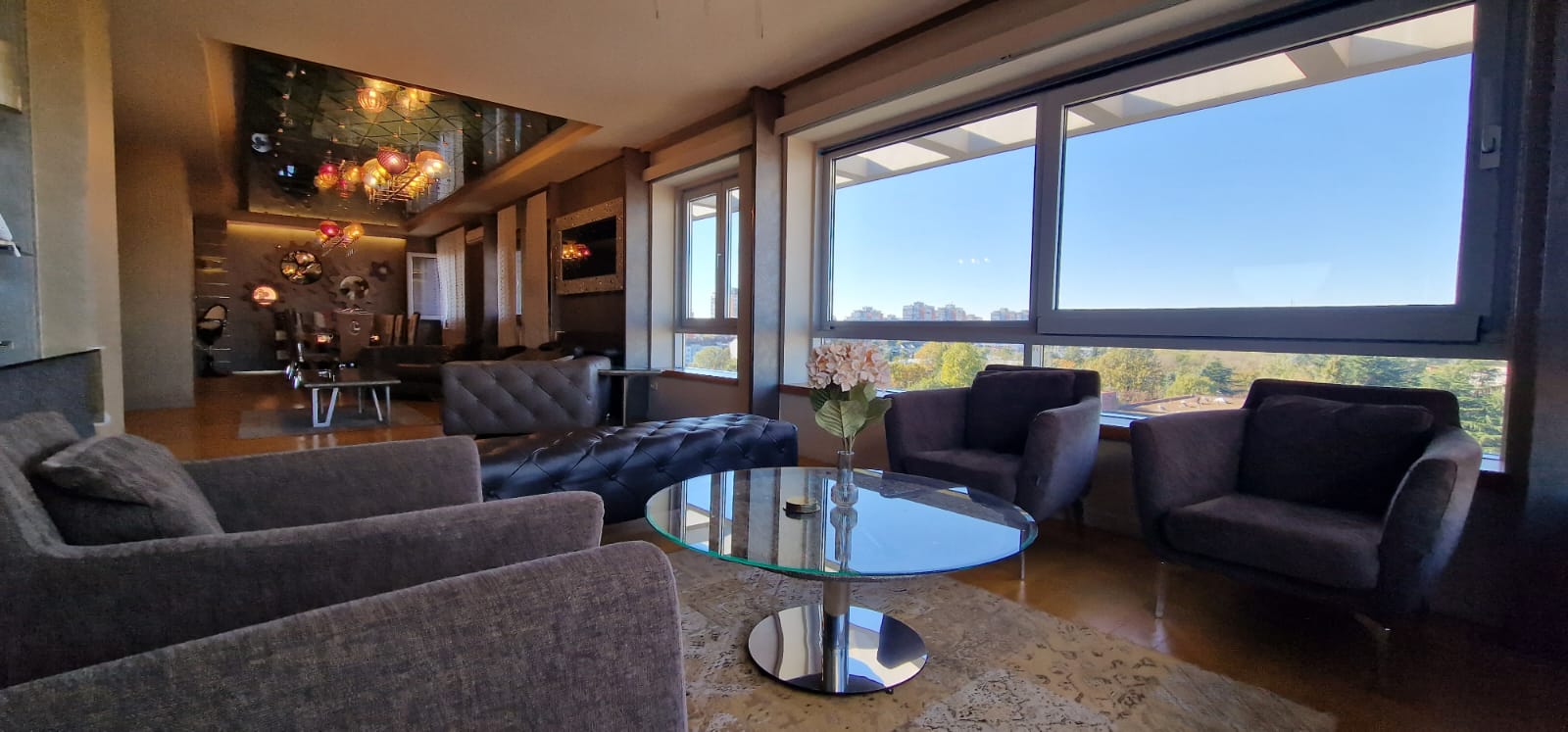 Izdajemo unikatan cetvorosoban stan u A Bloku sa garaznim mestom - slika 1