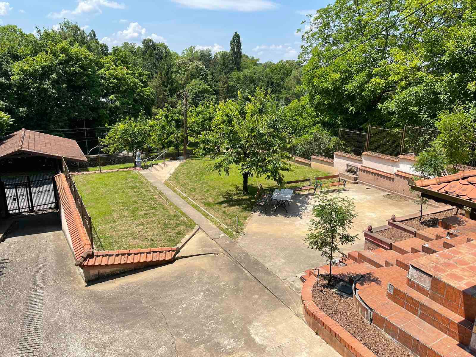 Vila na Dedinju - izuzetan plac - slika 2