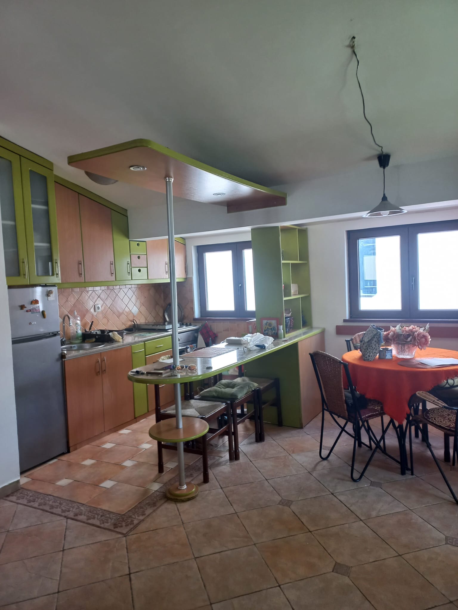 Izdaje se renoviran trosoban stan na Vracaru - slika 2