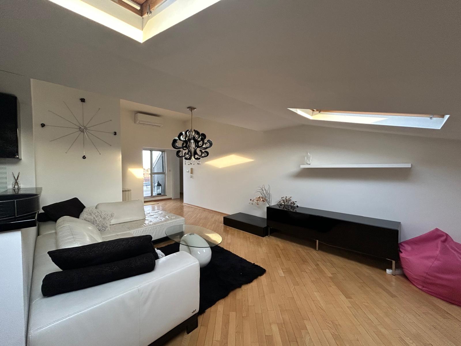 Trosoban stan sa prelepim pogledom  - slika 2