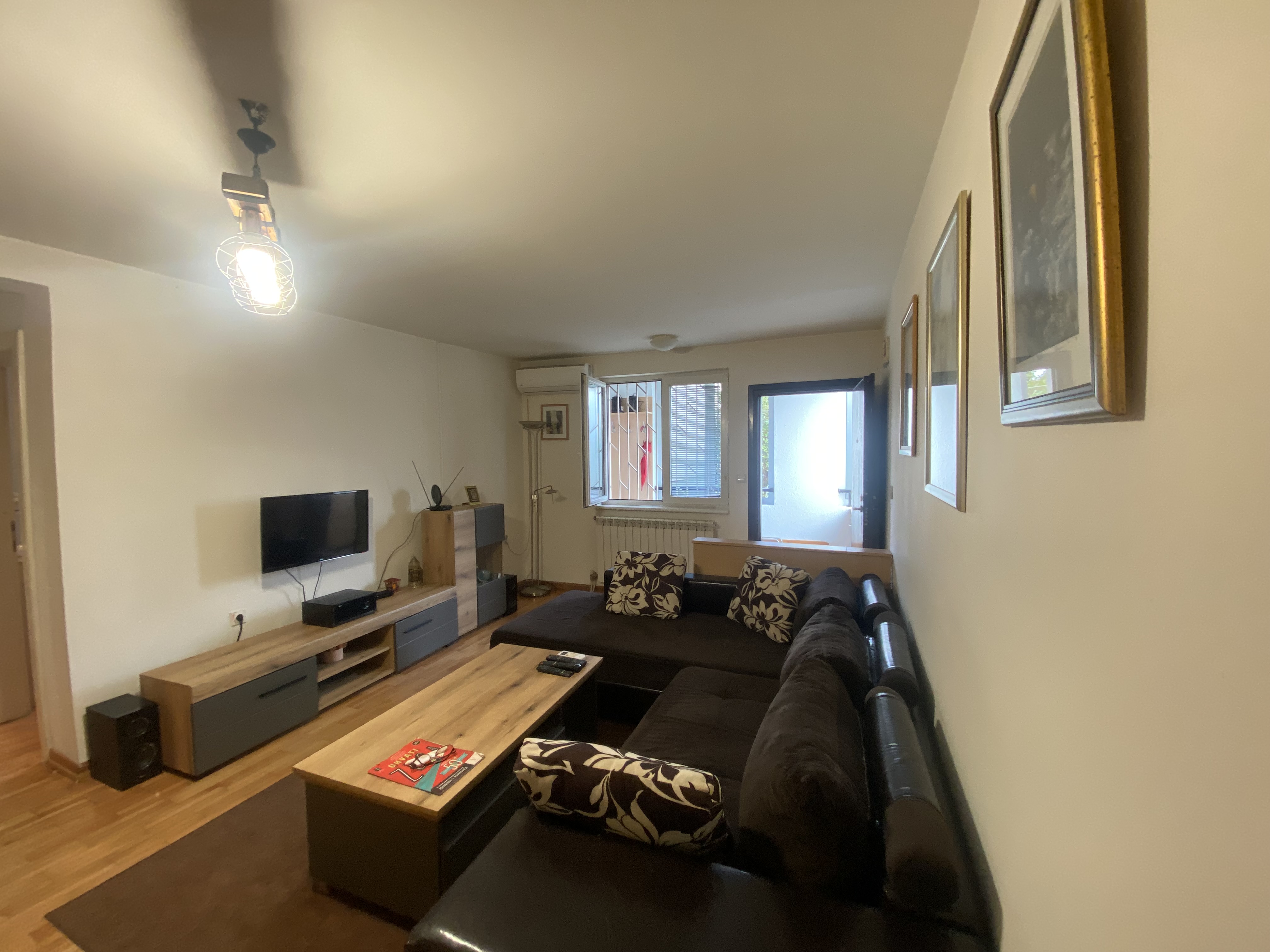 Izdavanje dvosobnog stana, opremljenog, u prizemlju sa dvoristem  - slika 2