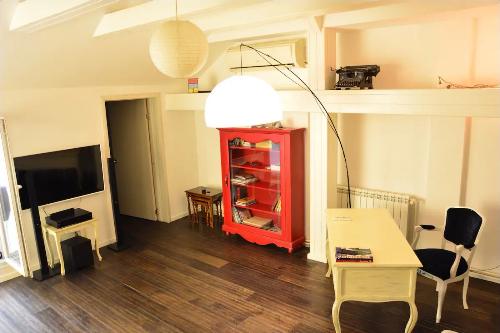  Trosoban stan sa terasom u porodičnoj vili – Topolska, Vračar - slika 2