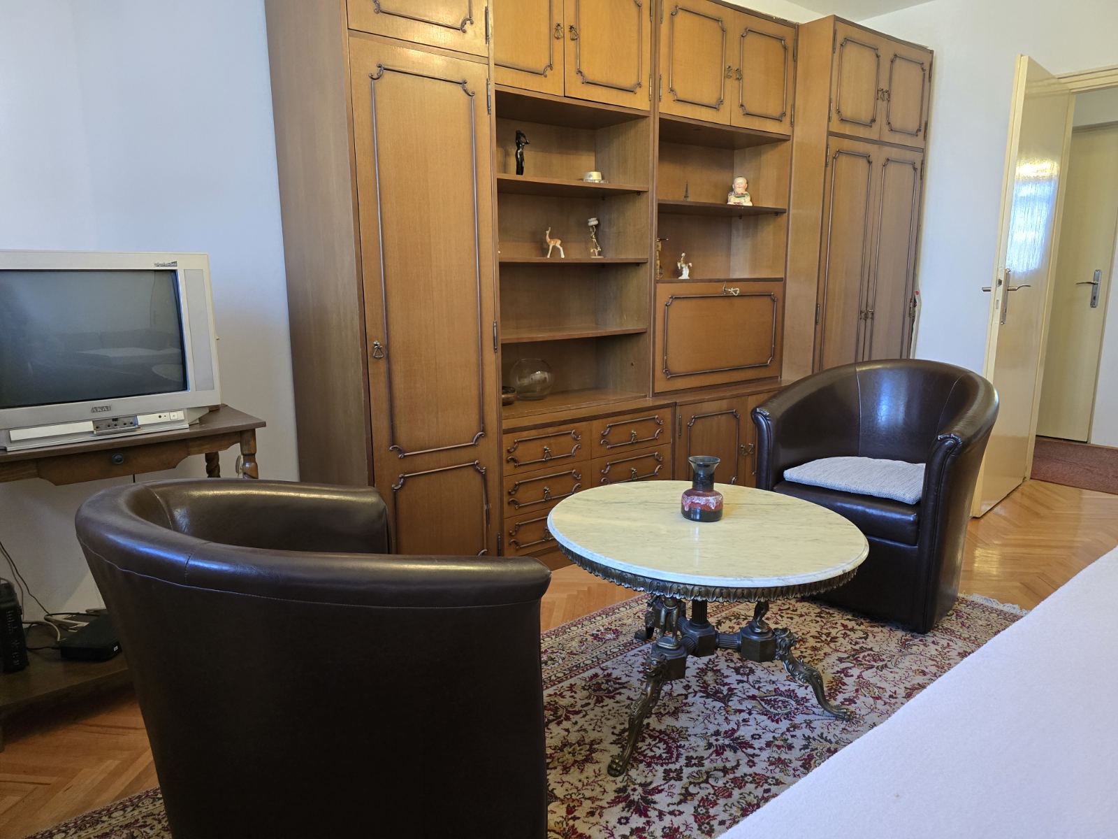 Dvoiposoban stan na Karaburmi - slika 1