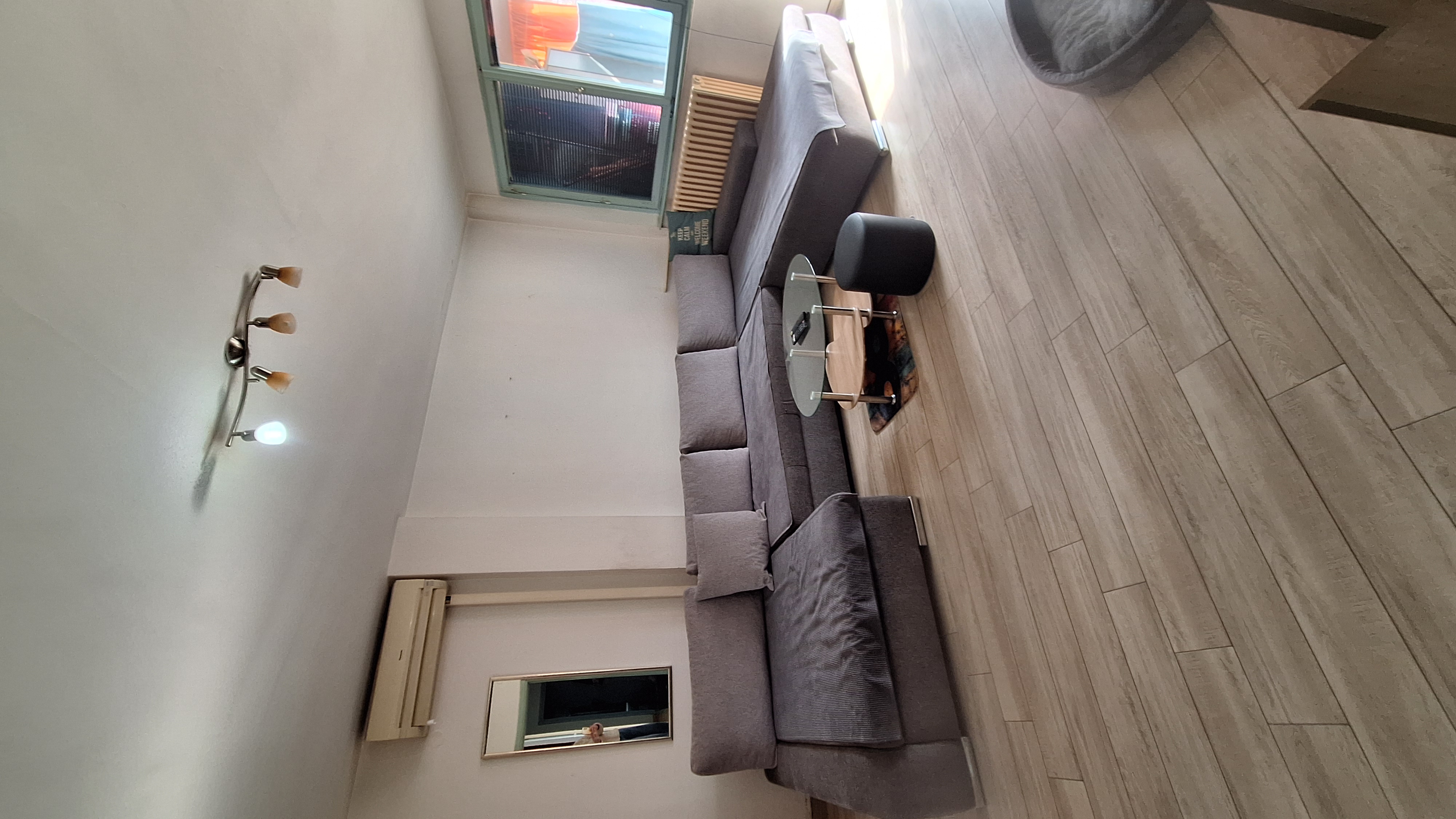 Prodajemo dvoiposoban stan u bloku 38 - slika 1