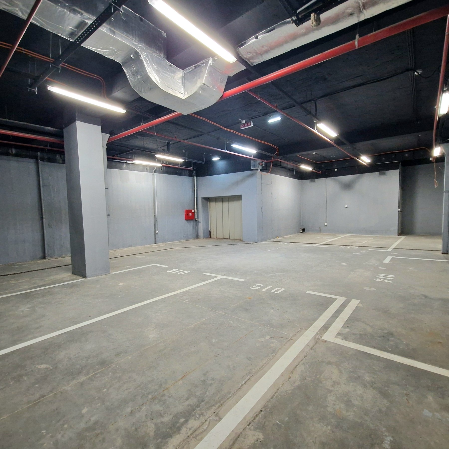 Podzemna garaža sa 18 obeleženih mesta