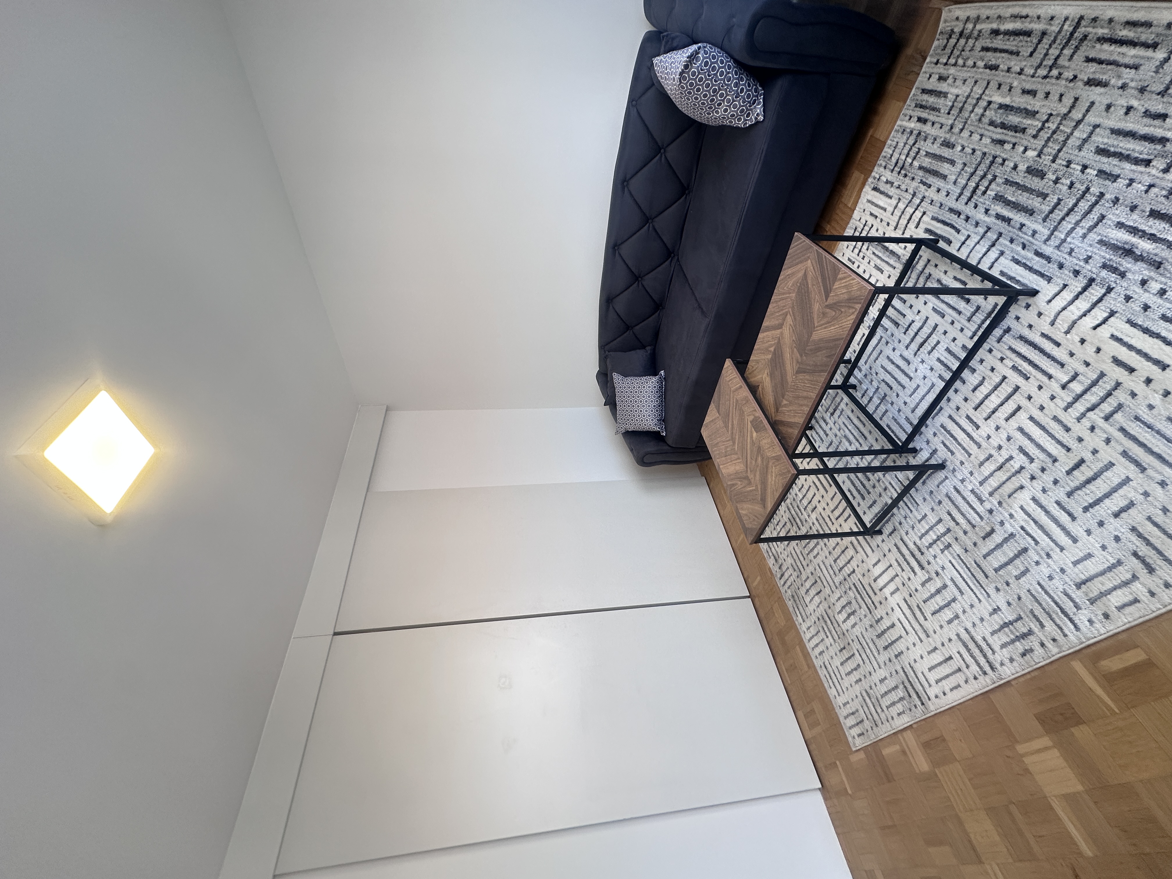 	Stan koji se ne propušta 38 m2 – renoviran, lift, top lokacija kod Darvinove pošte - slika 1