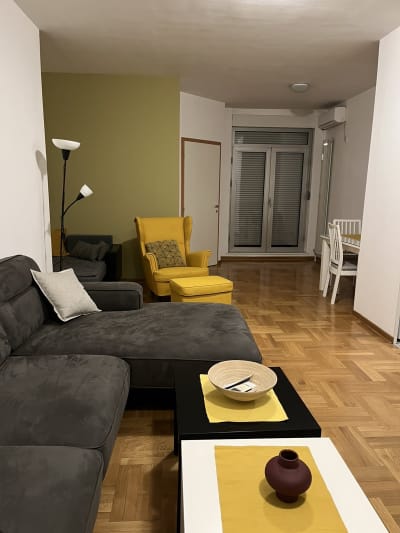 Izdavanje dvosoban stan Zvezdara opština 47m²