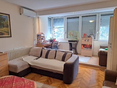 Prodaja trosoban stan Medaković II, Voždovac 65m²