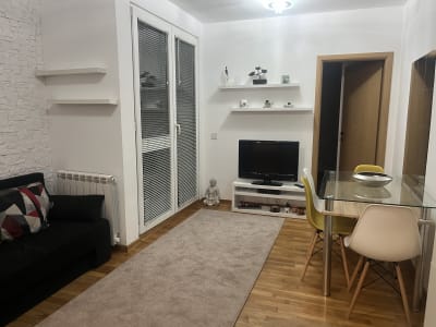 Izdavanje dvosoban stan Lekino Brdo, Voždovac 35m²
