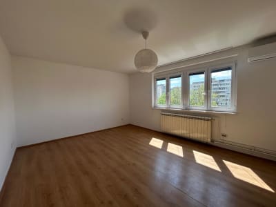 Izdavanje trosoban stan Blok 8a, Novi Beograd 60m²