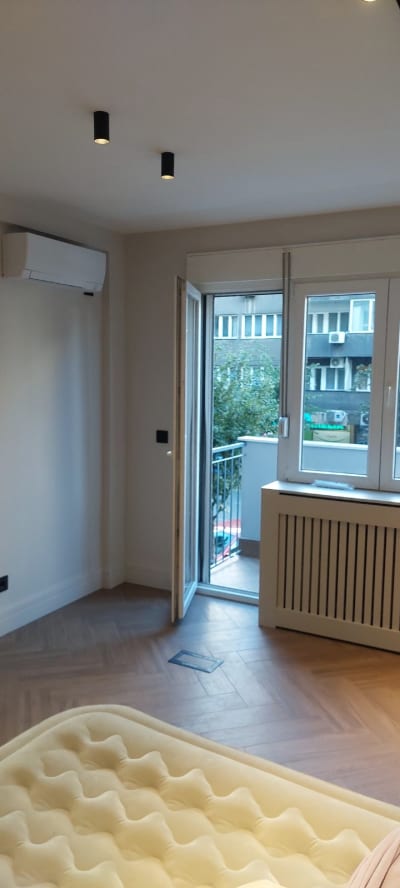 Izdavanje dvosoban stan Savski Venac 78m²