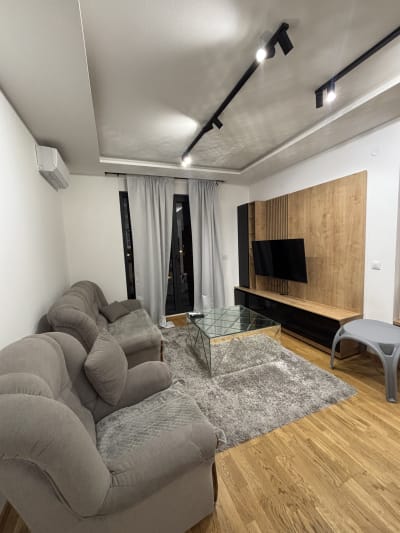 Izdavanje dvosoban stan Dimitrija Tucovića, Zvezdara 50m²