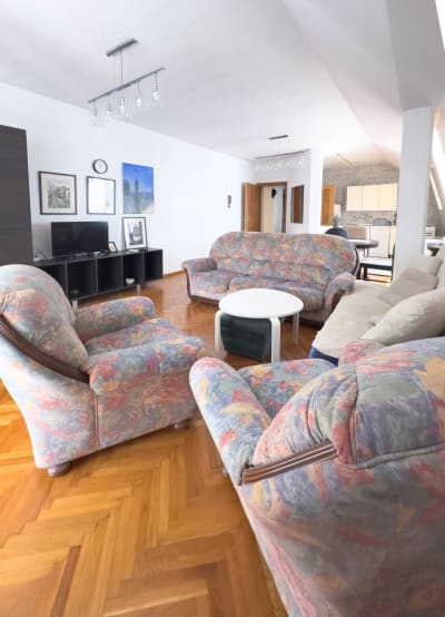 Izdavanje dvosoban stan Voždovac 65m²