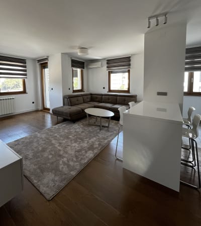 Izdavanje trosoban stan Južni bulevar, Vračar 76m²