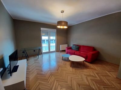 Izdavanje trosoban stan Krunski venac, Vračar 80m²