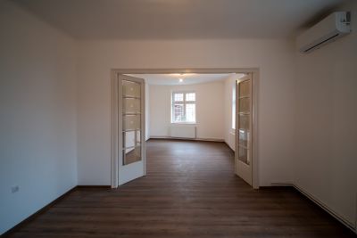 Izdavanje 5-soban stan Zvezdara 120m²