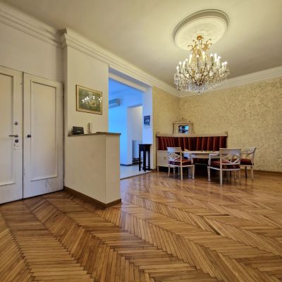 Izdavanje 5-soban stan Stari Grad 140m²