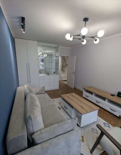 Izdavanje 2.5-soban stan Zvezdara opština 63m²