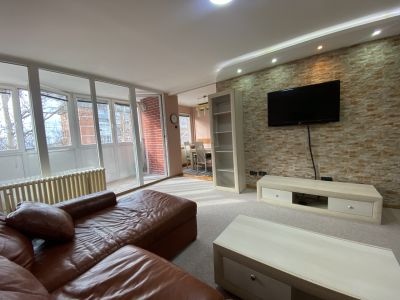 Izdavanje trosoban stan Đeram pijaca, Zvezdara opština 85m²
