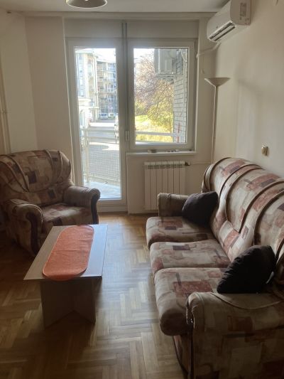 Izdavanje dvosoban stan Blok 11 50m²