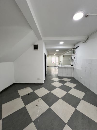 Izdavanje četvorosoban stan Zvezdara opština 150m²