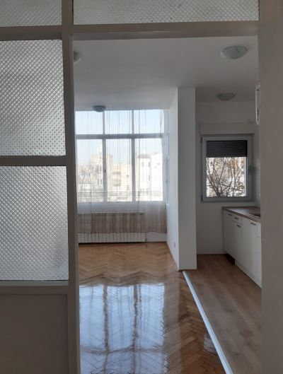 Izdavanje trosoban stan Stari Grad 82m²