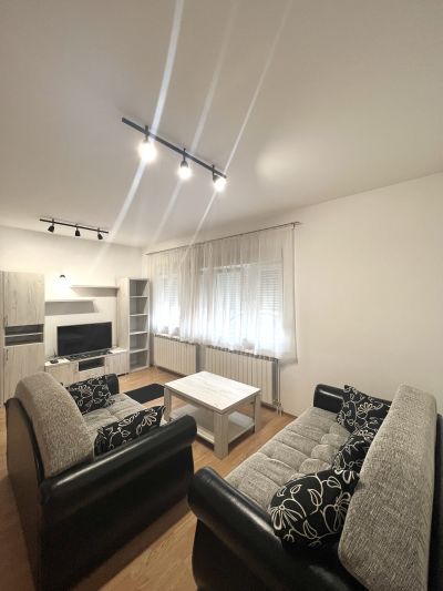 Izdavanje trosoban stan Zvezdara 67m²